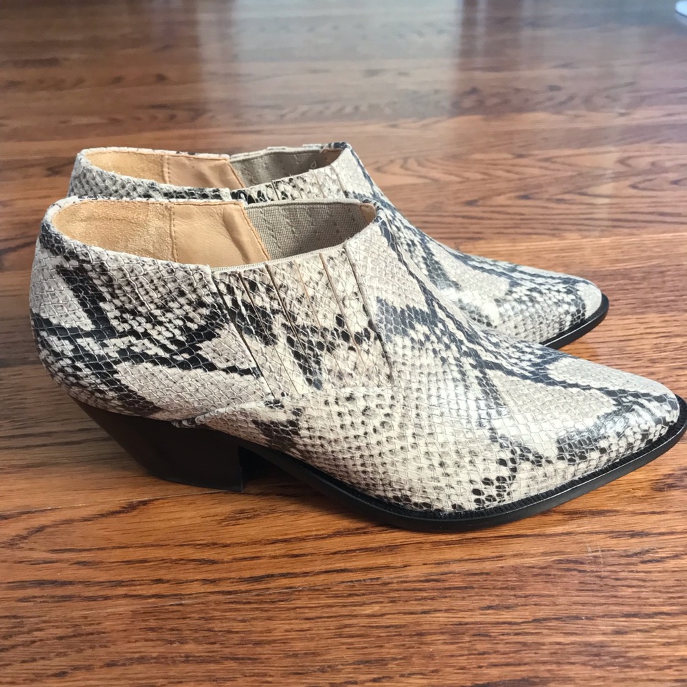 SALE!! NWT SCHUTZ Snakeskin Heeled Ankle Booties